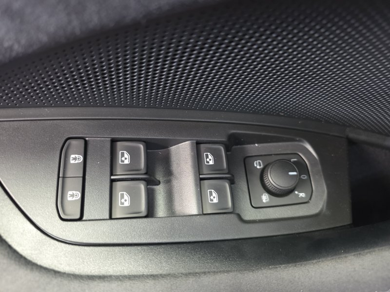 Skoda Kodiaq Sportline 1,5TSI aAHK/7-Sitzer/Pano/Matrix/Navi — photo 25