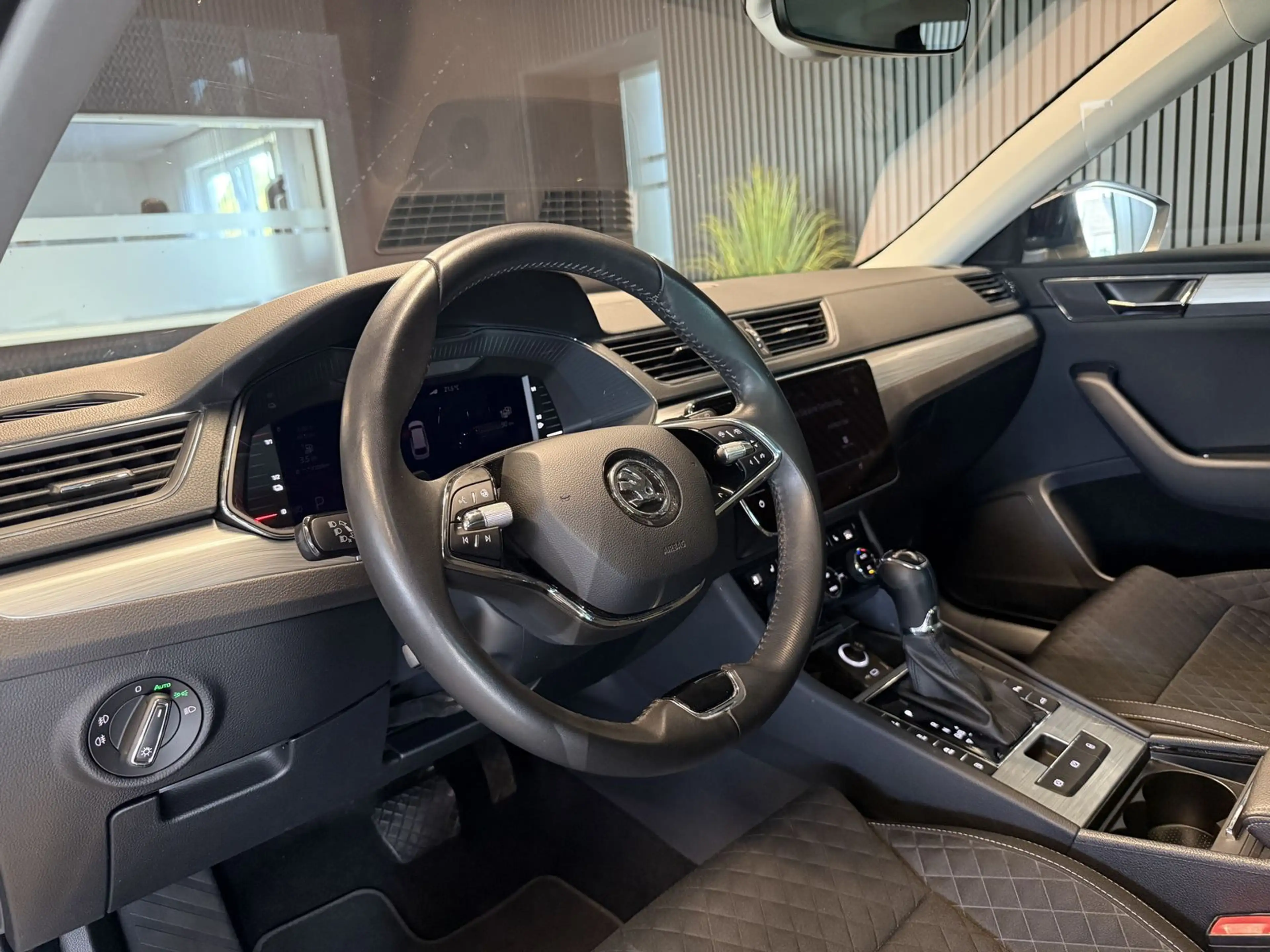 Skoda Superb Ambition iV AHK/Pano/DCC/ACC/Kamera/Navi — photo 8
