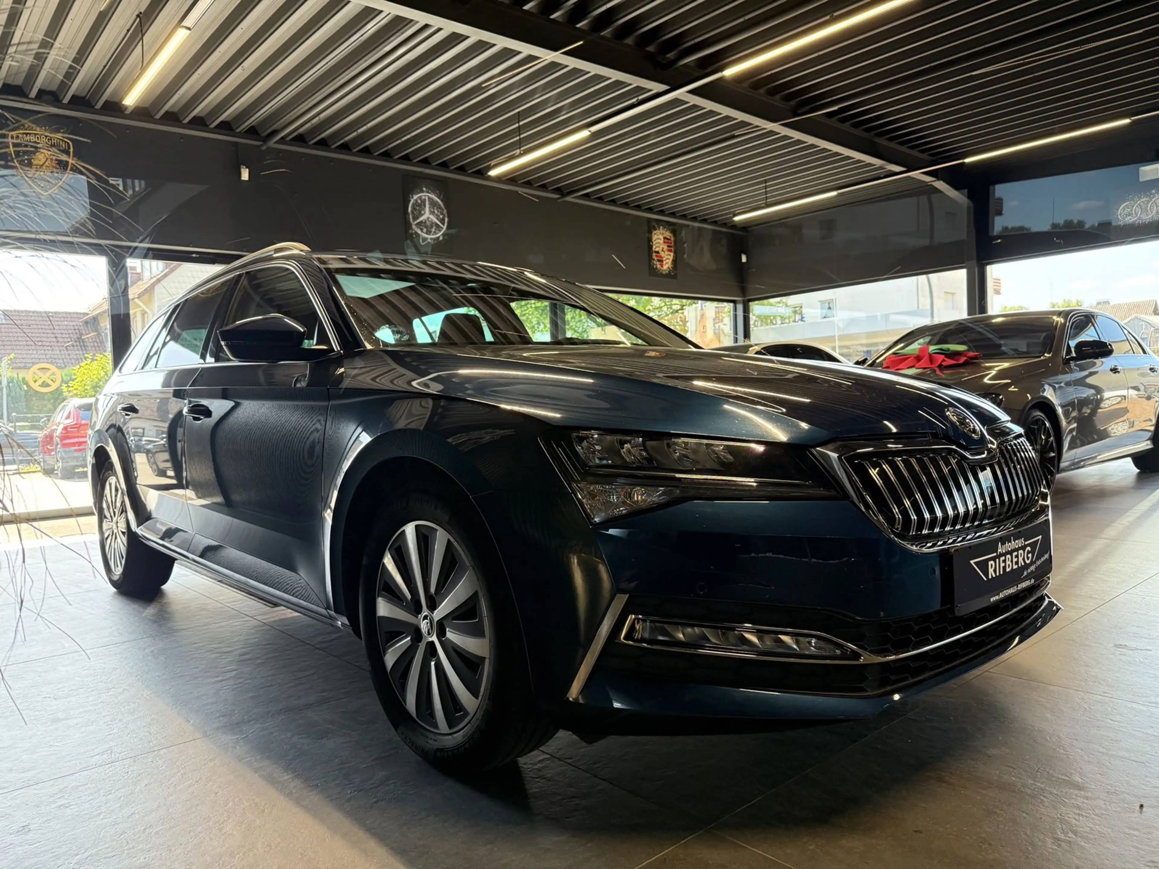 Skoda Superb Ambition iV AHK/Pano/DCC/ACC/Kamera/Navi — photo 3