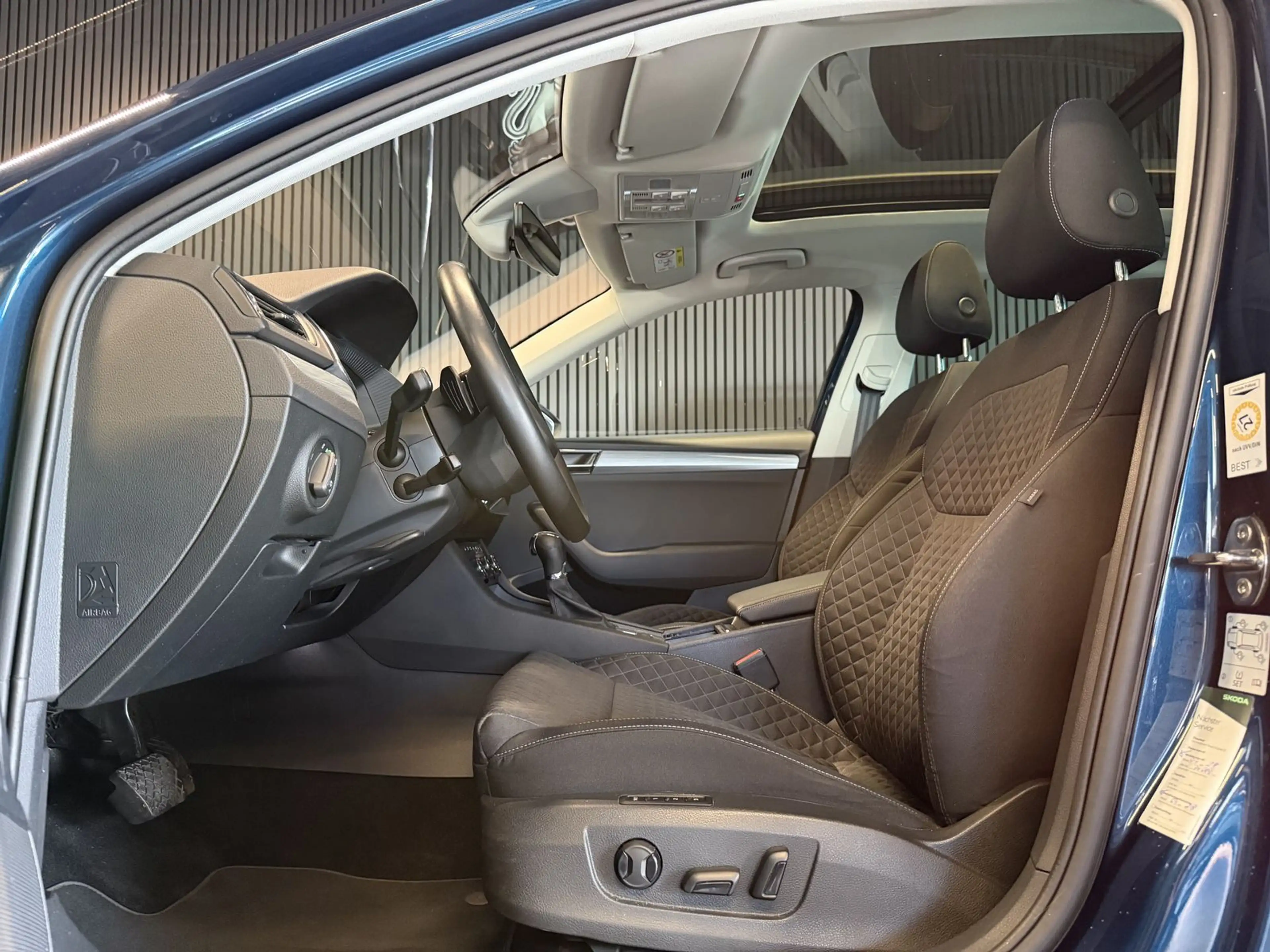 Skoda Superb Ambition iV AHK/Pano/DCC/ACC/Kamera/Navi — photo 9