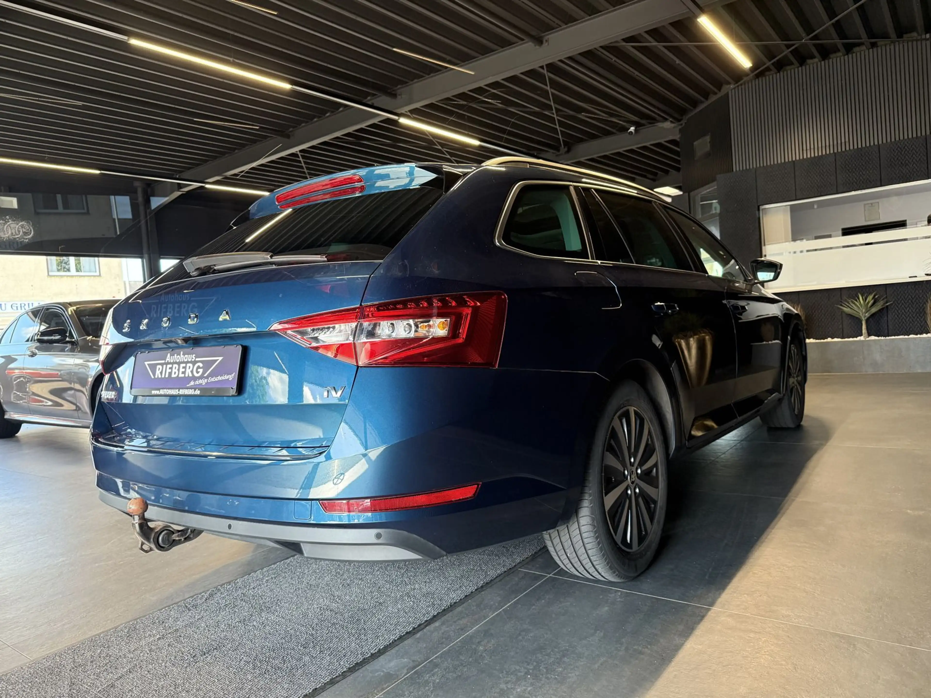 Skoda Superb Ambition iV AHK/Pano/DCC/ACC/Kamera/Navi — photo 6