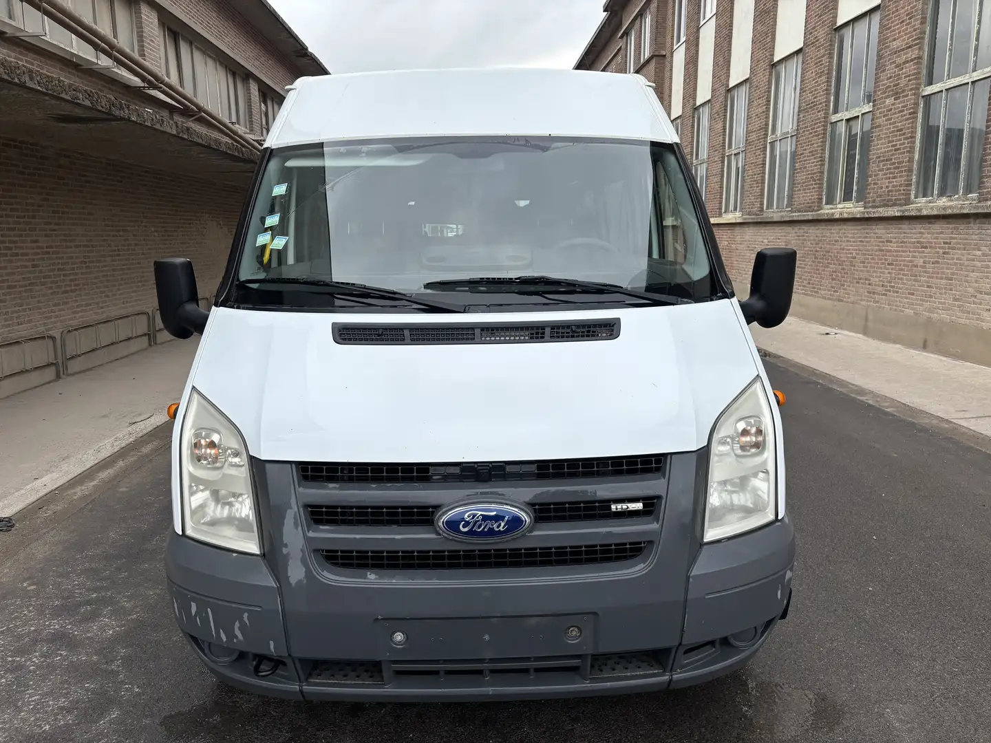 Ford Transit Maxi Bus 16 places avec moteur 2.4 et Bon état! - 2