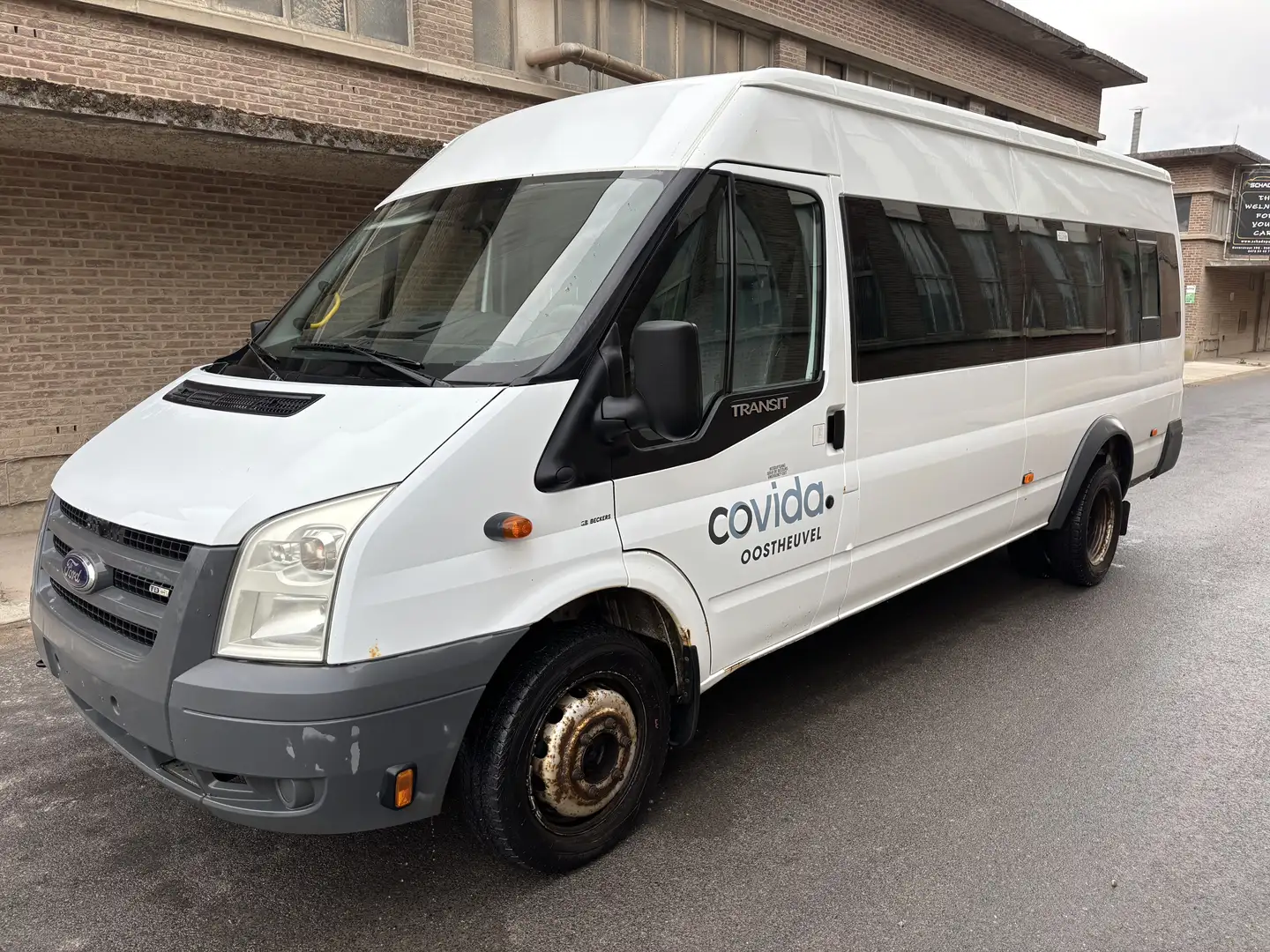 Ford Transit Maxi Bus 16 places avec moteur 2.4 et Bon état! - 1
