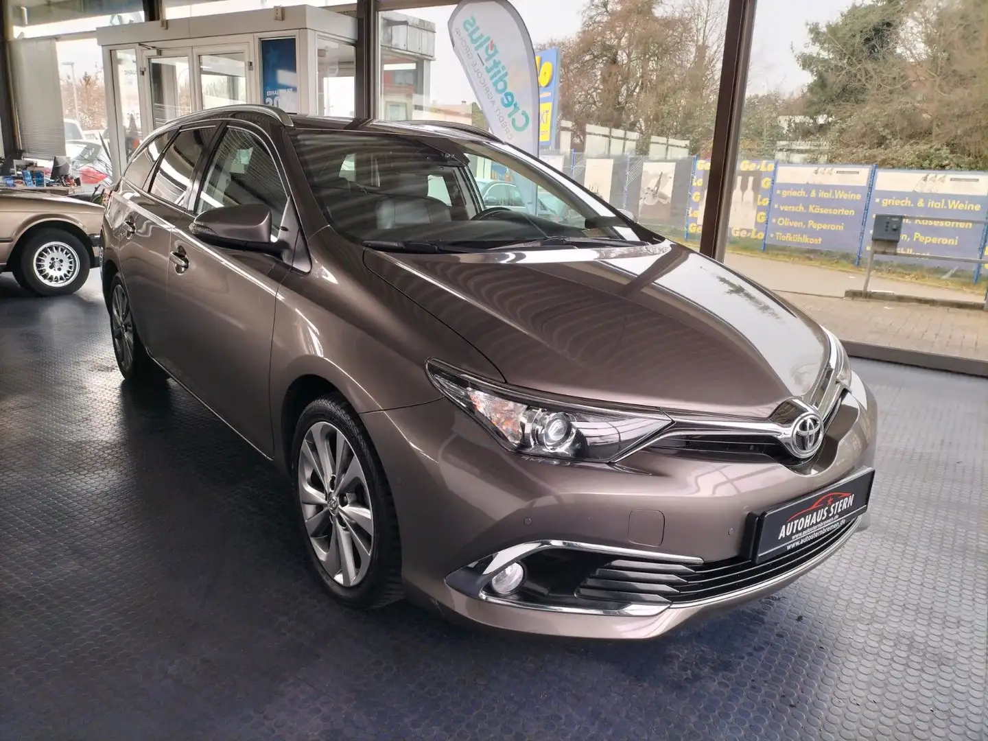 Toyota Auris Touring Sports Executive Grau - 1