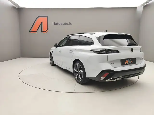 Peugeot 308 view 5