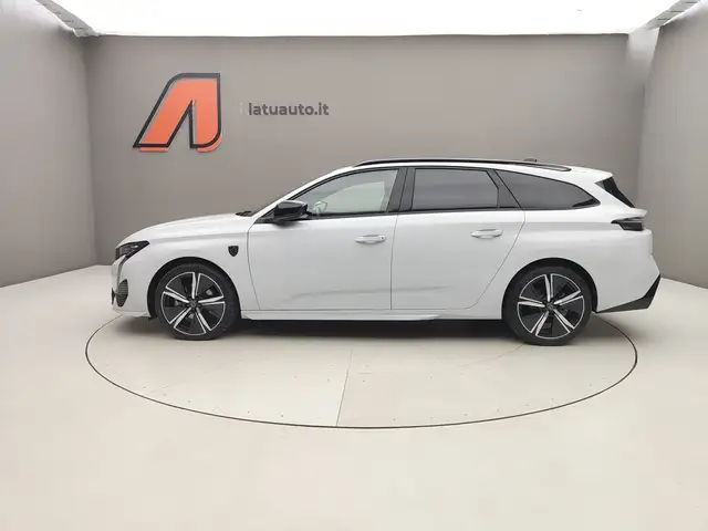 Peugeot 308 view 4