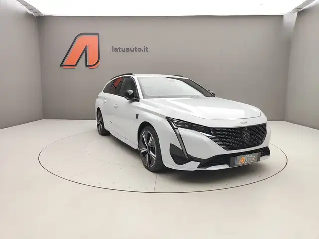 Peugeot 308 view 3