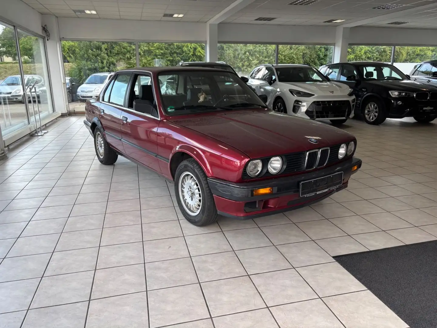 BMW 320 i E30 Limousine 6 Zylinder 3. Hand Historie Rood - 1