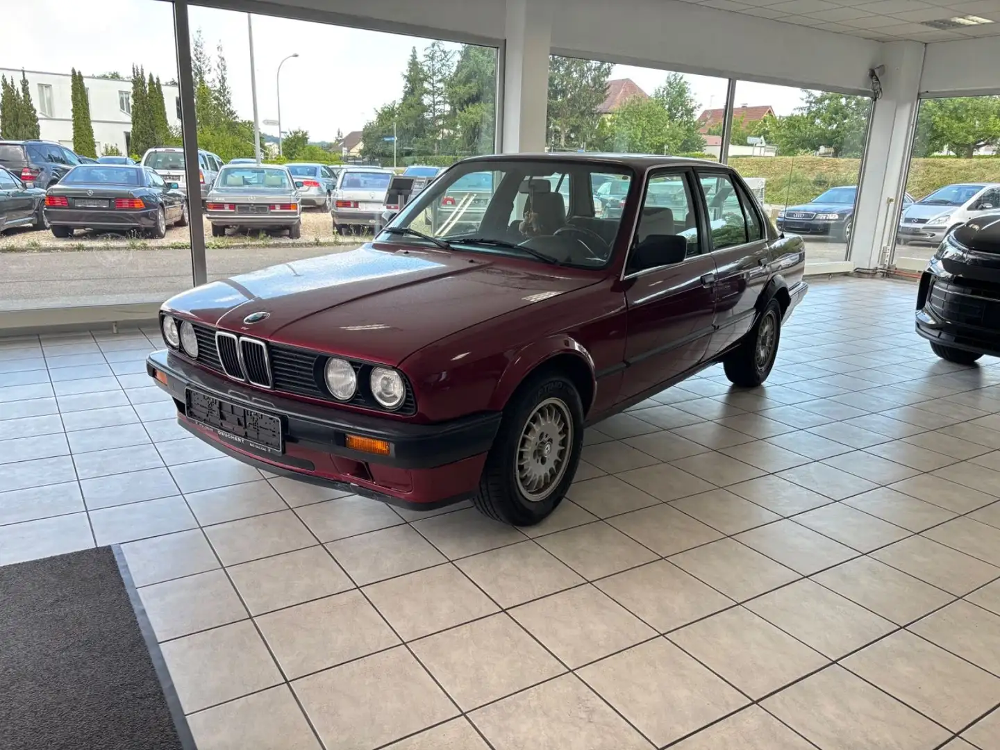 BMW 320 i E30 Limousine 6 Zylinder 3. Hand Historie Rood - 2