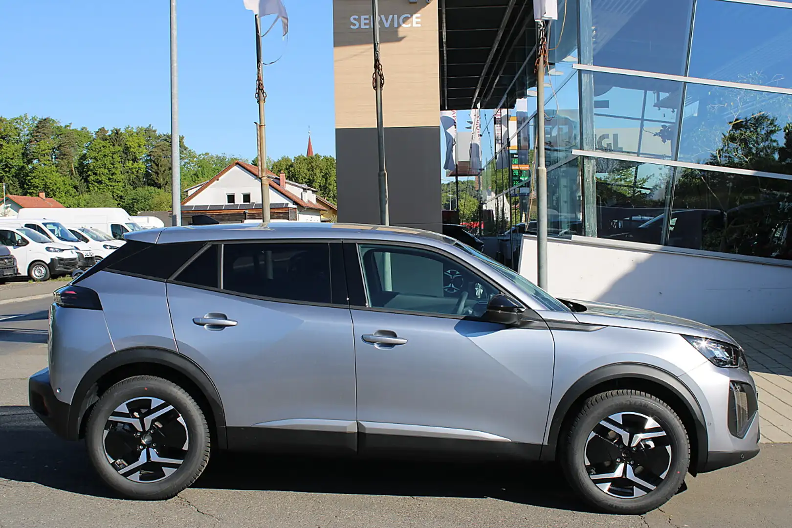 Peugeot 2008 PureTech 110 S&S Allure 6-Gang-Manuell Silber - 2
