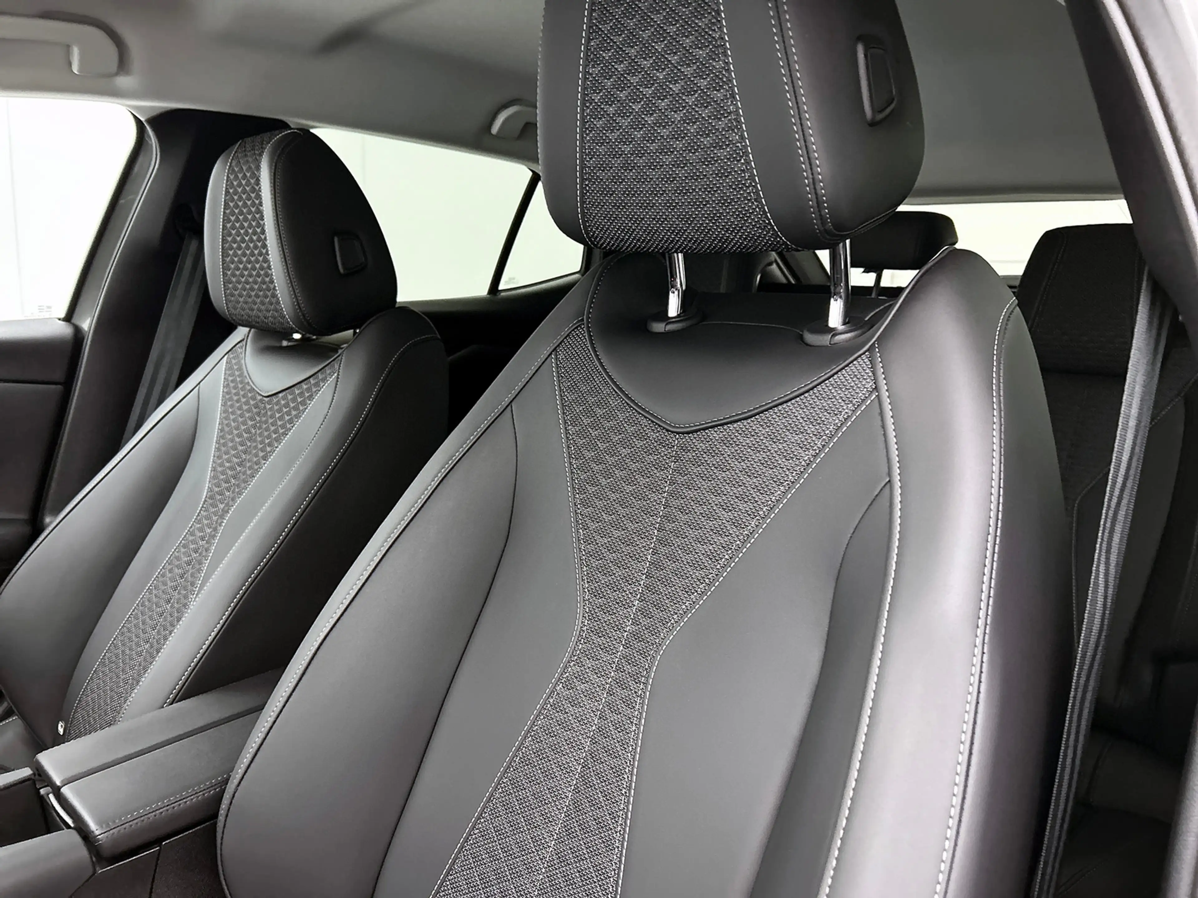 DS Automobiles DS 4 1.2 PureTech Bastille — photo 11