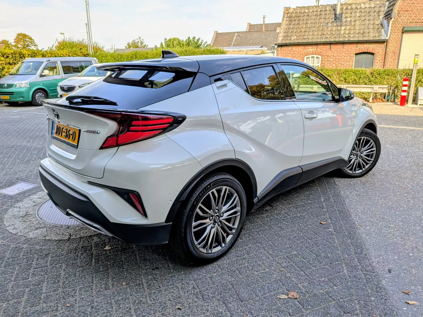 Toyota C-HR 2.0 Hybrid Executive, 183 pk JBL Leder, Navi. Blanc - 2