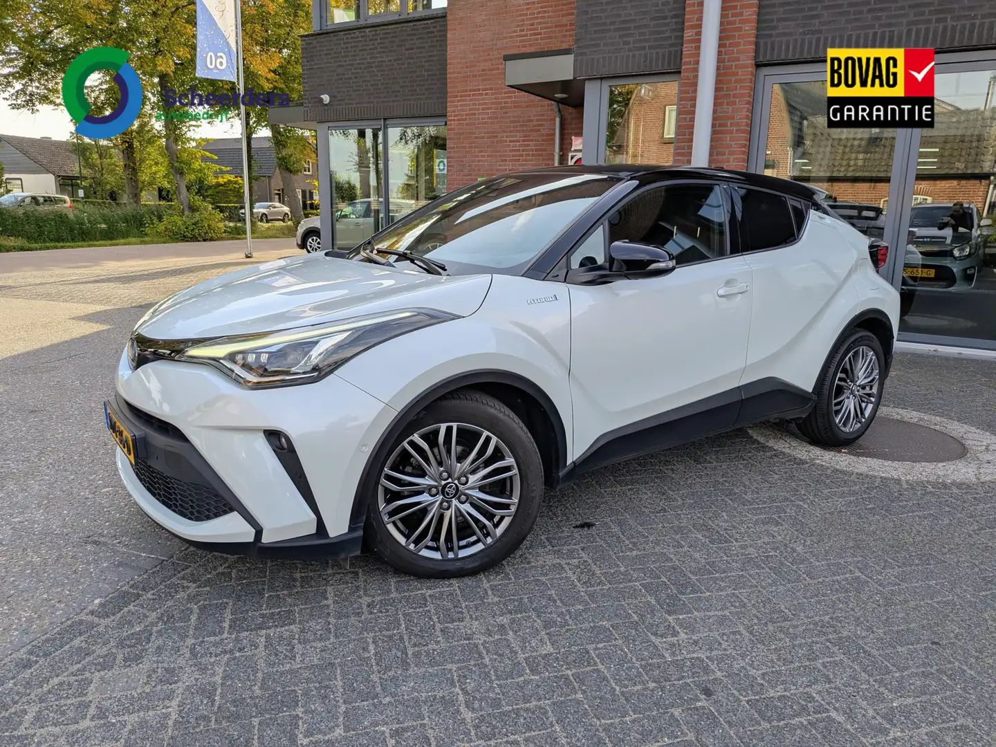 Toyota C-HR 2.0 Hybrid Executive, 183 pk JBL Leder, Navi. Blanc - 1