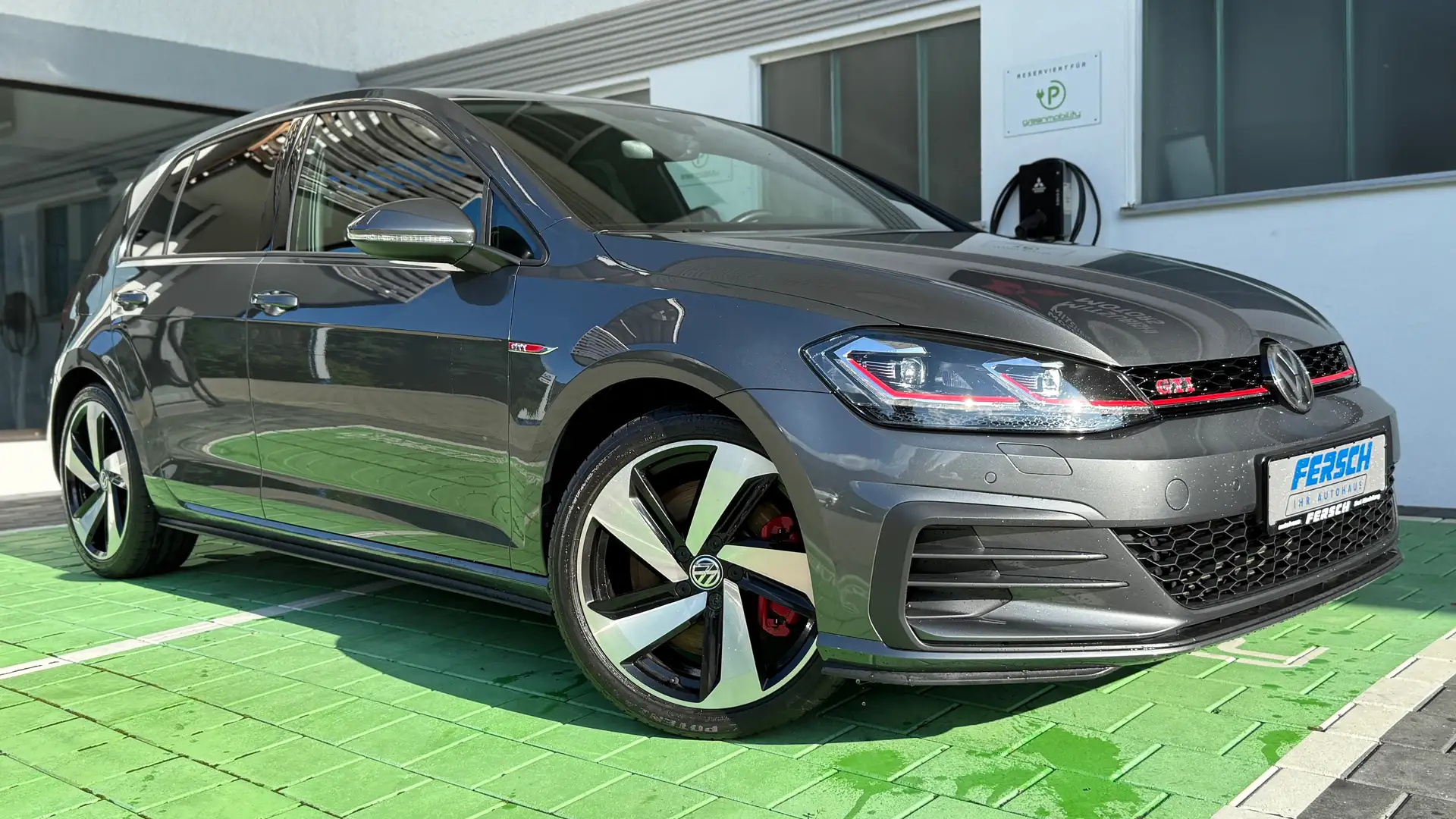Volkswagen Golf 2.0 GTi Performance Autom. m. Navi u. Freisprech Grau - 1