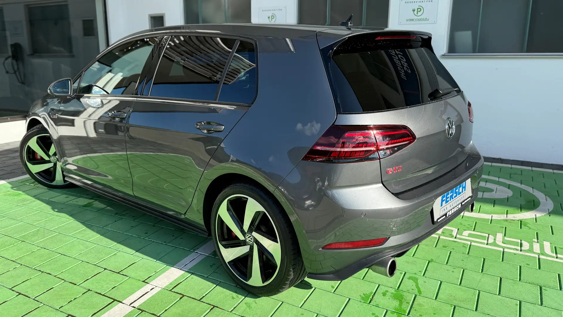 Volkswagen Golf 2.0 GTi Performance Autom. m. Navi u. Freisprech Grau - 2