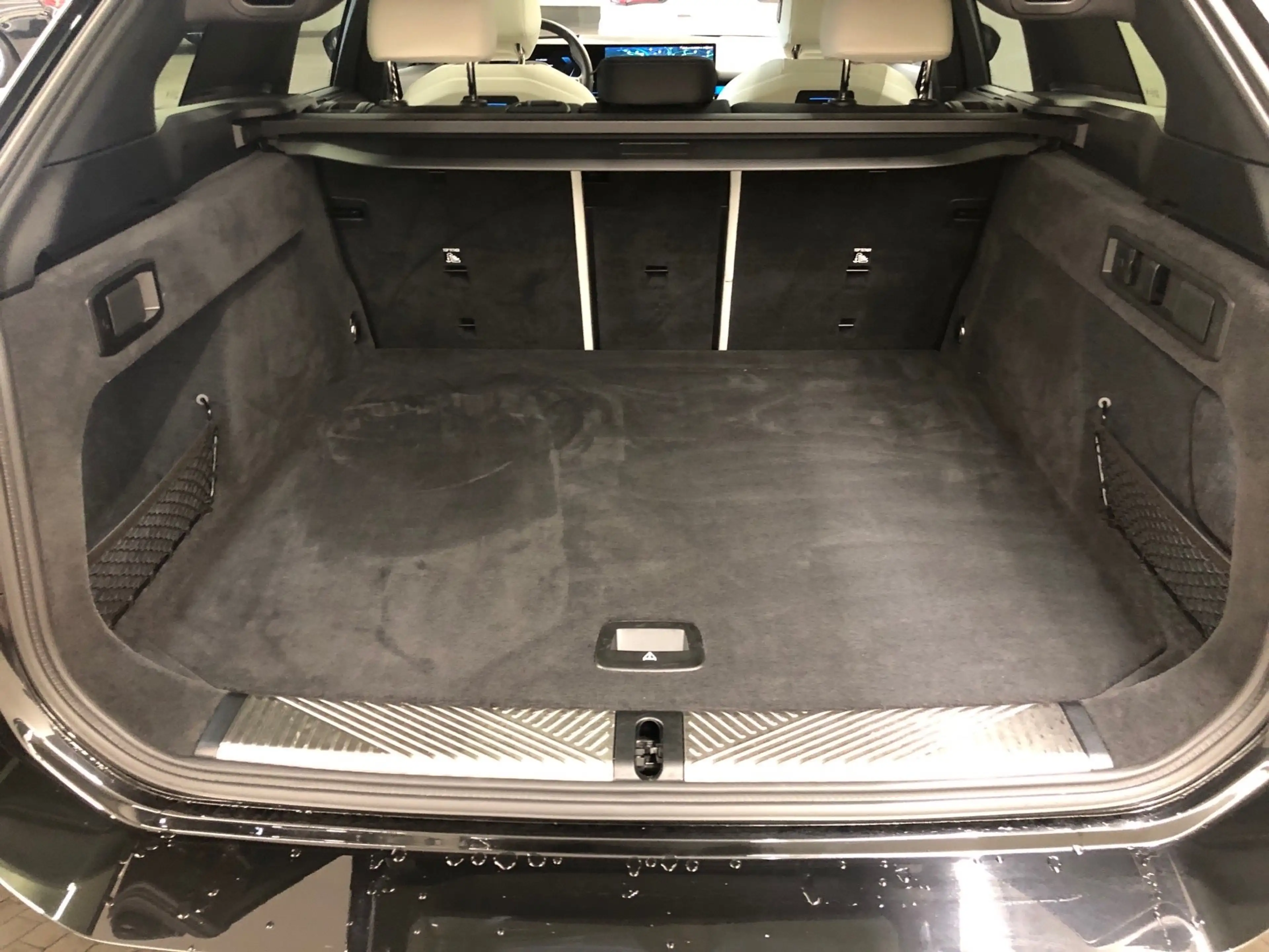 BMW i5 M60 xDrive — photo 11
