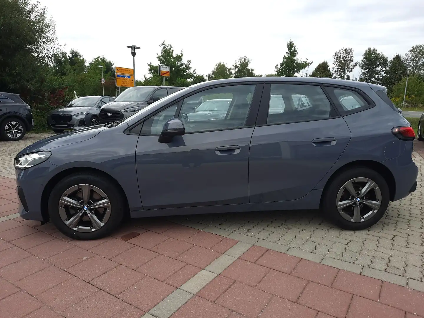BMW 218 i Active Tourer Luxuy Line LED Navi Kamera Grau - 2