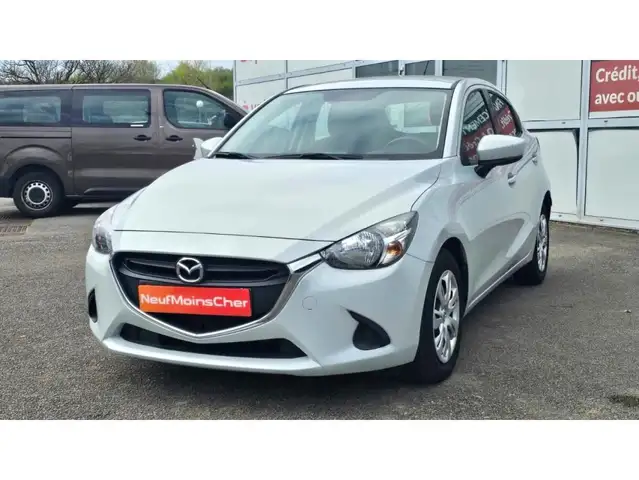 Mazda 2 view 16