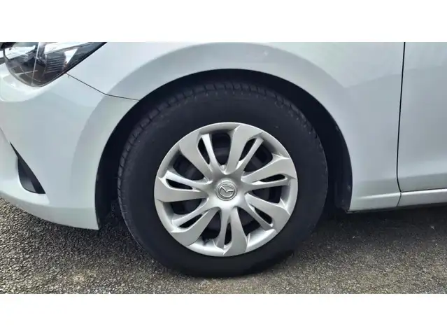 Mazda 2 view 20