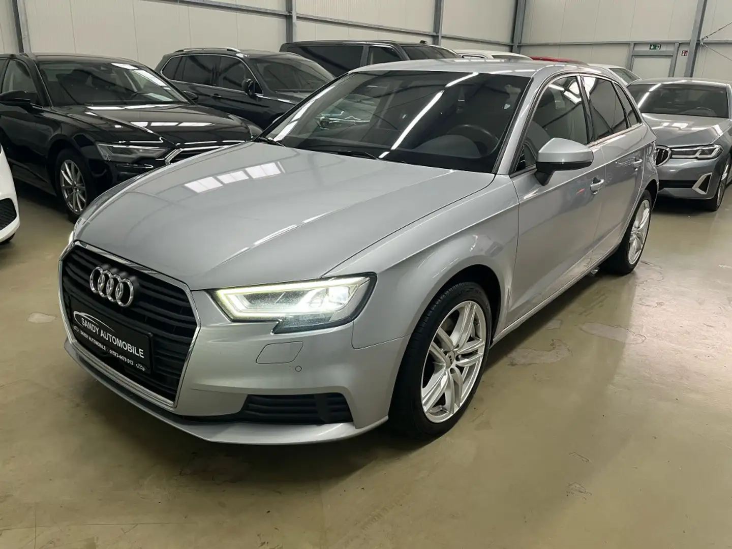 Audi A3 35SportbacK Basis NAVI LED SHZ AHK ACC PDC Zilver - 1