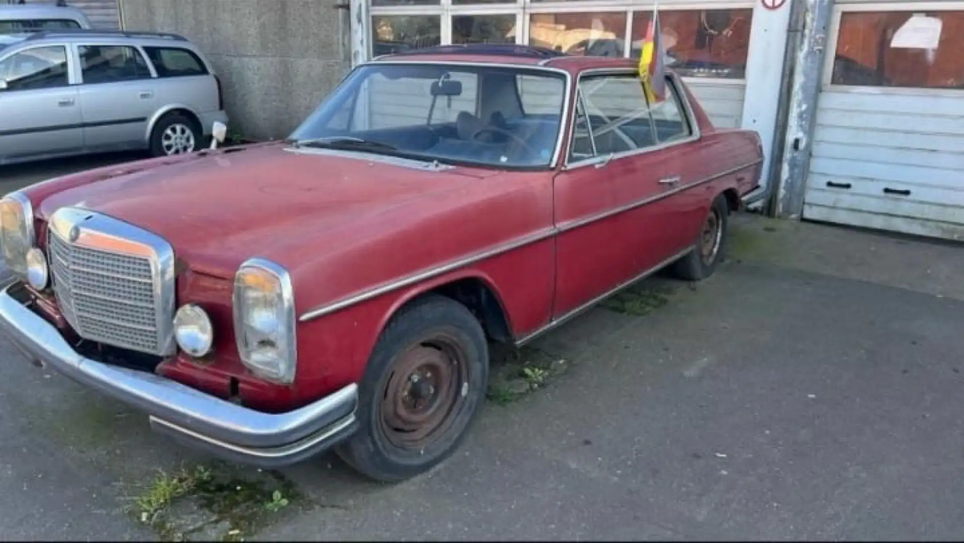 Mercedes-Benz 250 Rood - 1