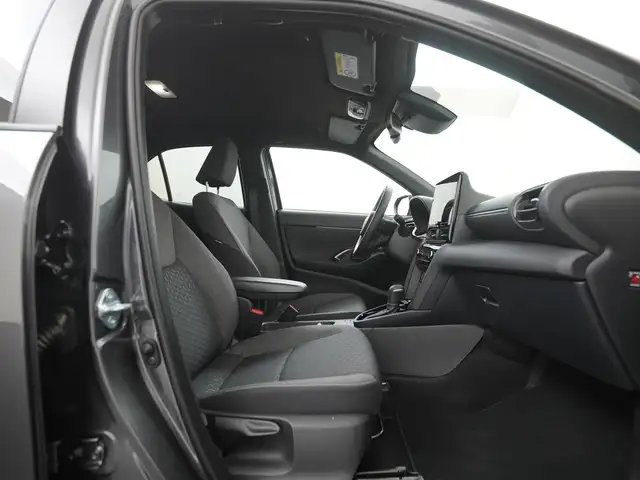Toyota Yaris Cross view 3