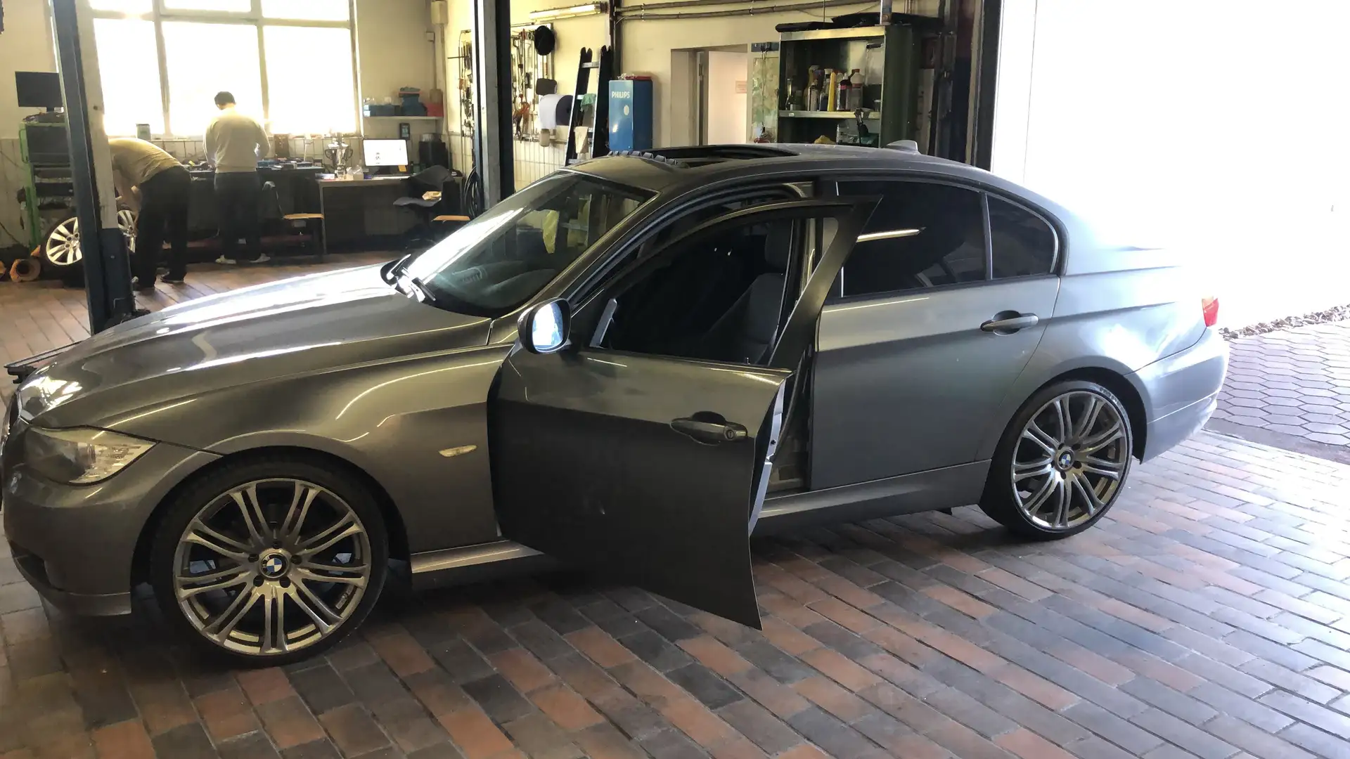 BMW 320 3er 320i E90 Silber - 2