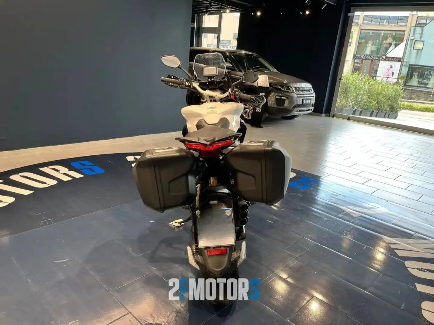 MV Agusta Turismo Veloce 800 Turismo Veloce 800 Lusso SCS (2018 - 19) - 2
