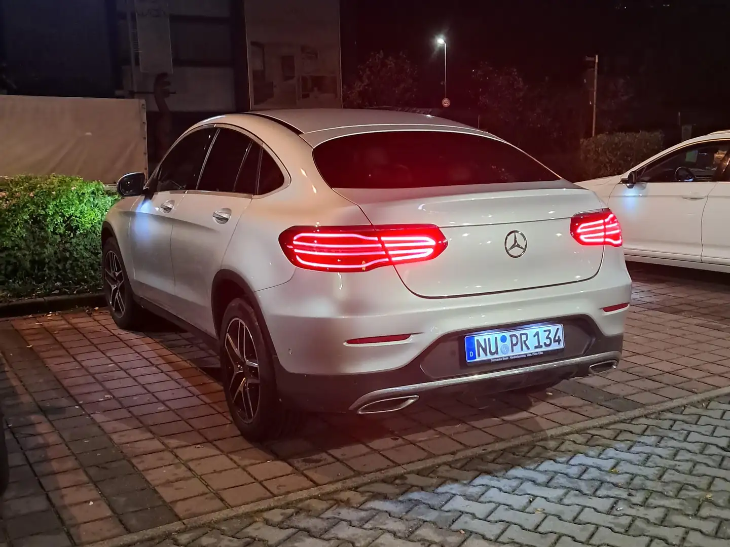 Mercedes-Benz GLC 250 Amg 9 Tronic Sport paket Stříbrná - 2
