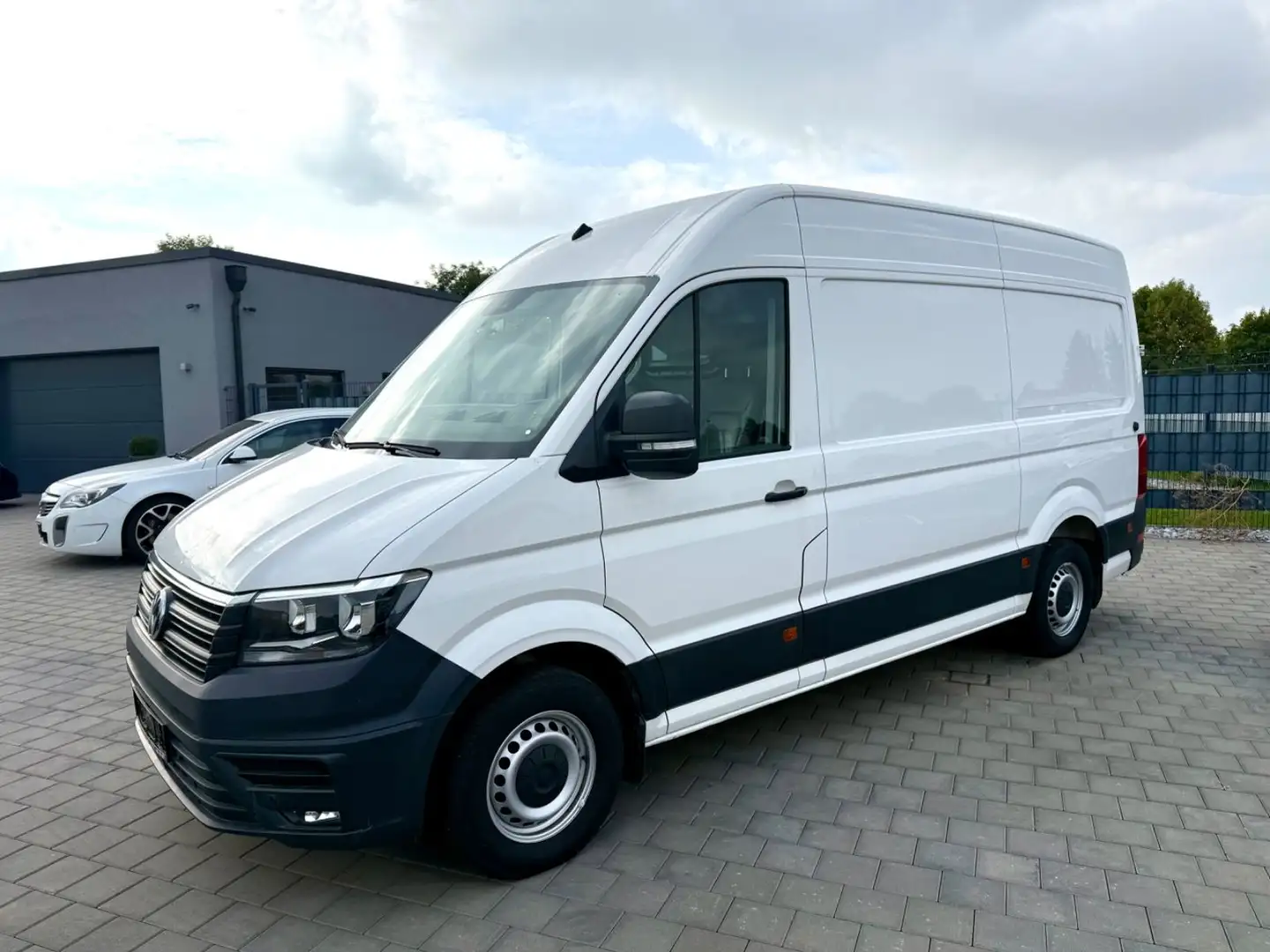 Volkswagen Crafter Kasten35 4Motion mittel+hoch Klima Navi Weiß - 2