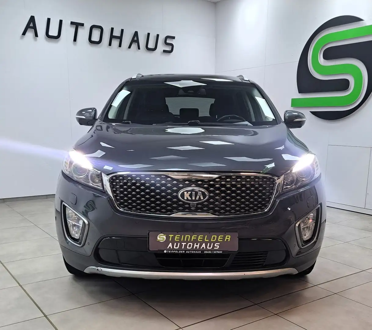 Kia Sorento 2,2 Platinum Edition 4WD / PANORAMA / Grau - 2