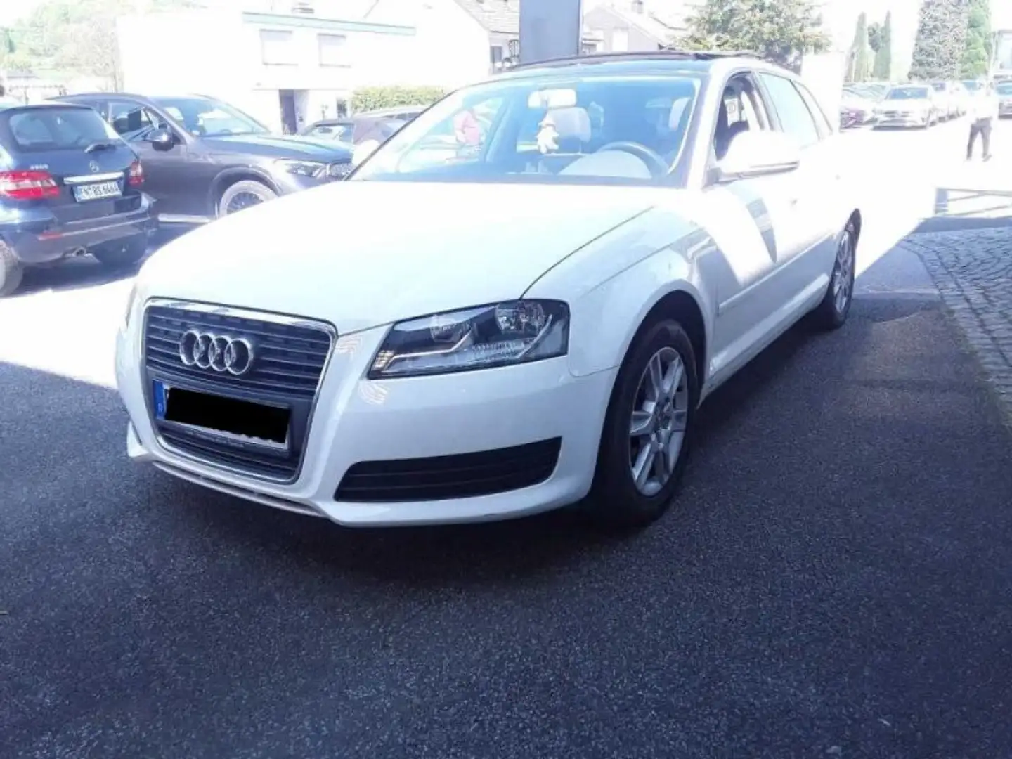 Audi A3 1.6 Attraction S-Dach Navi Klima SHZ White - 1
