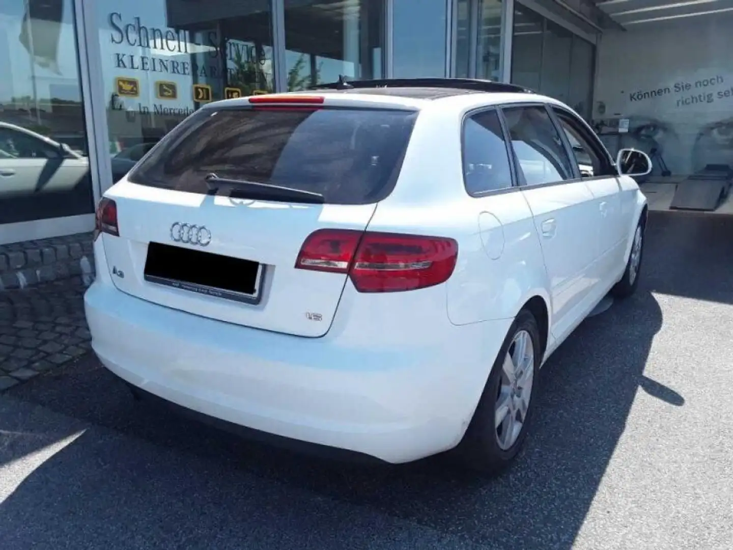 Audi A3 1.6 Attraction S-Dach Navi Klima SHZ White - 2