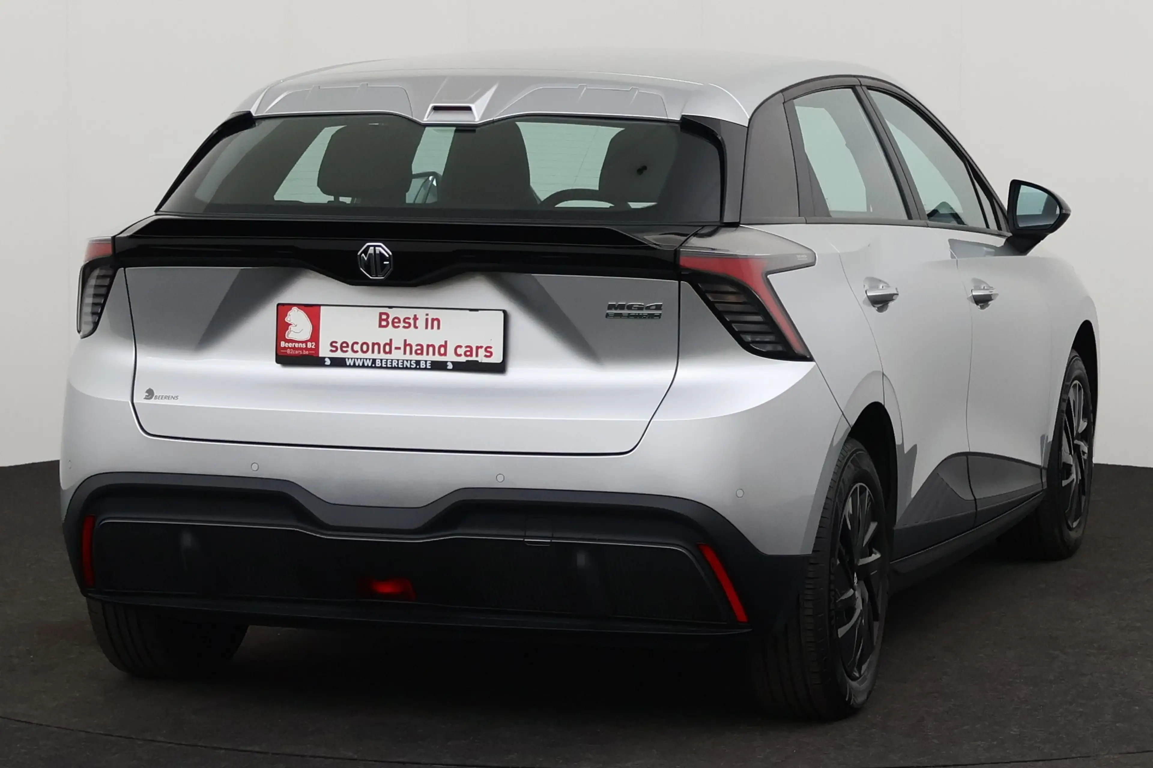MG MG4 STANDARD LIMOUSINE 51 kWh + CARPLAY + PDC — photo 4
