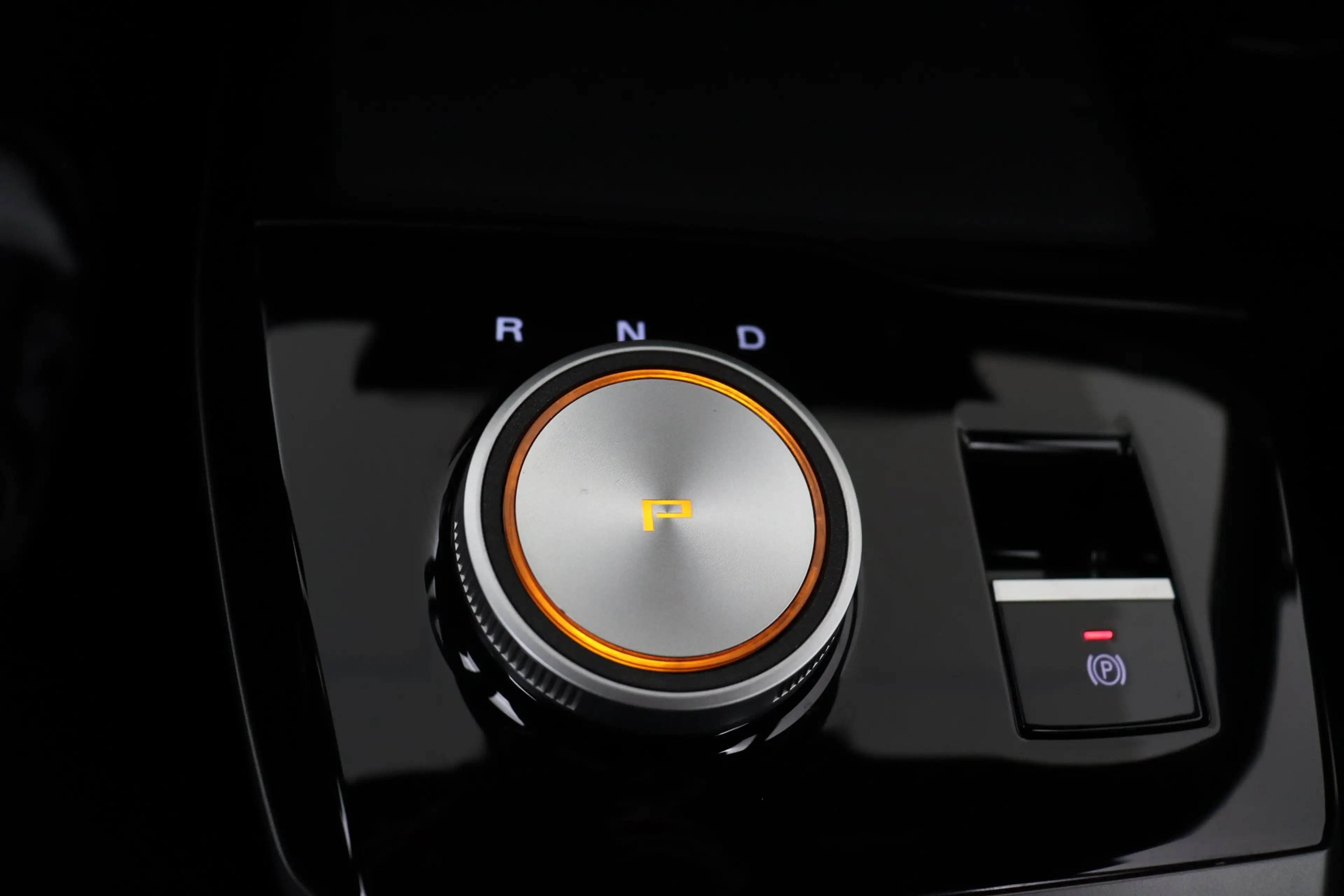 MG MG4 STANDARD LIMOUSINE 51 kWh + CARPLAY + PDC — photo 14
