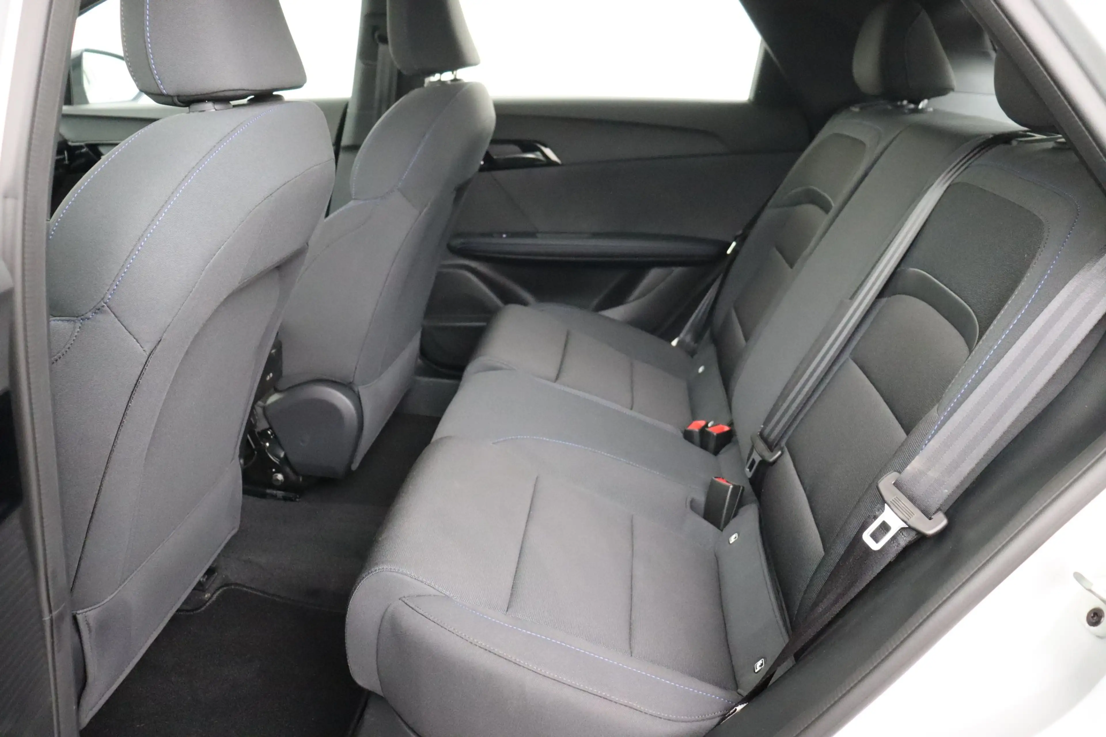 MG MG4 STANDARD LIMOUSINE 51 kWh + CARPLAY + PDC — photo 15