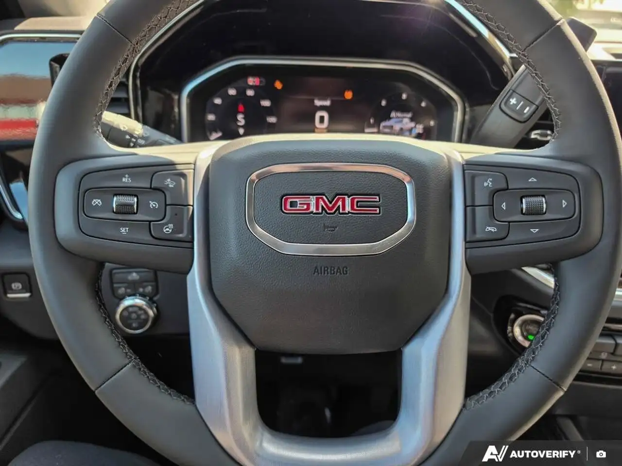 GMC Sierra 3500HD снимка GMC Sierra 3500HD