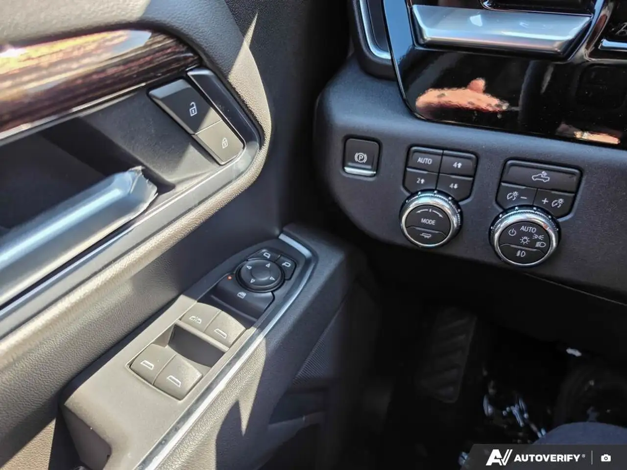 GMC Sierra 3500HD снимка GMC Sierra 3500HD