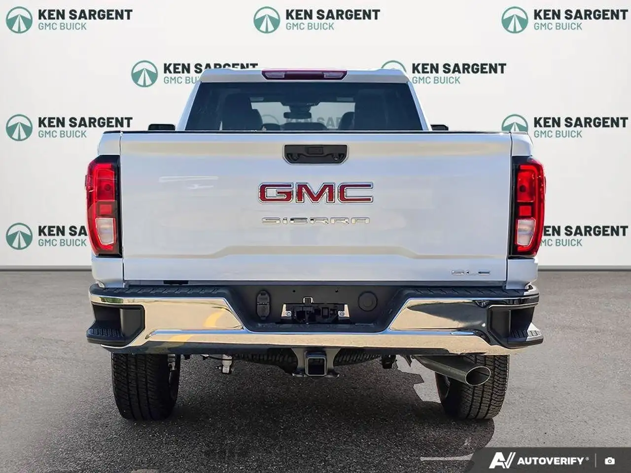 GMC Sierra 3500HD снимка GMC Sierra 3500HD