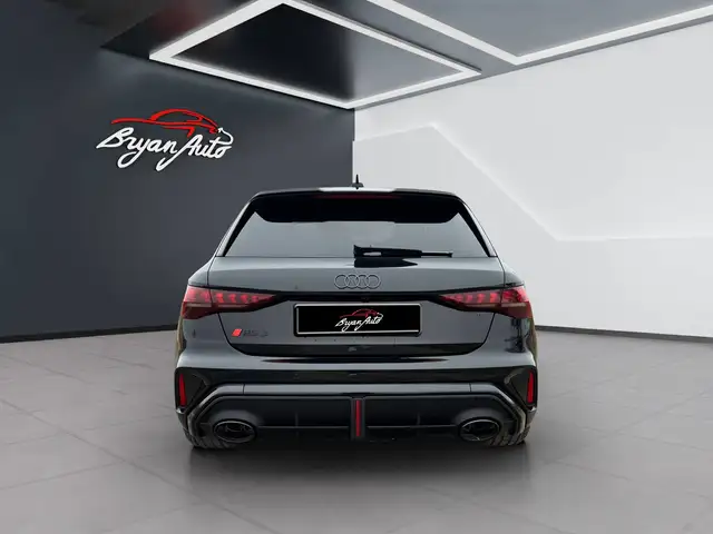 Audi RS3 view 4