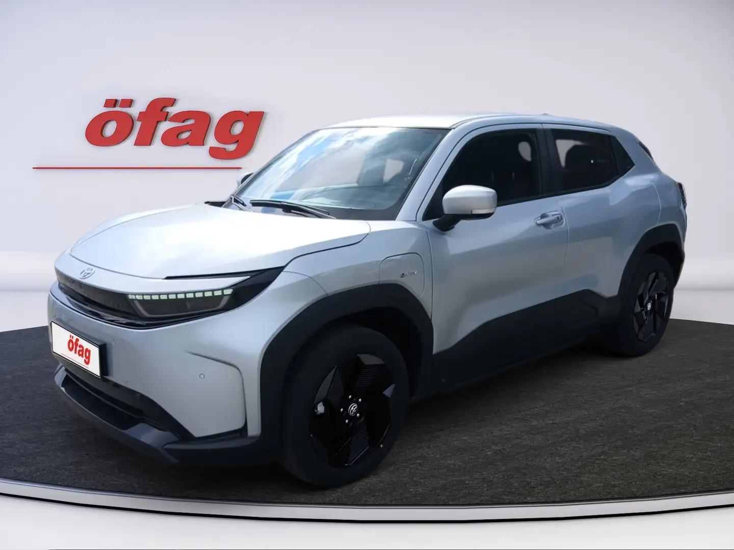 Toyota Urban Cruiser Elektro AWD 61kWh Teamplayer Aut. Silber - 2