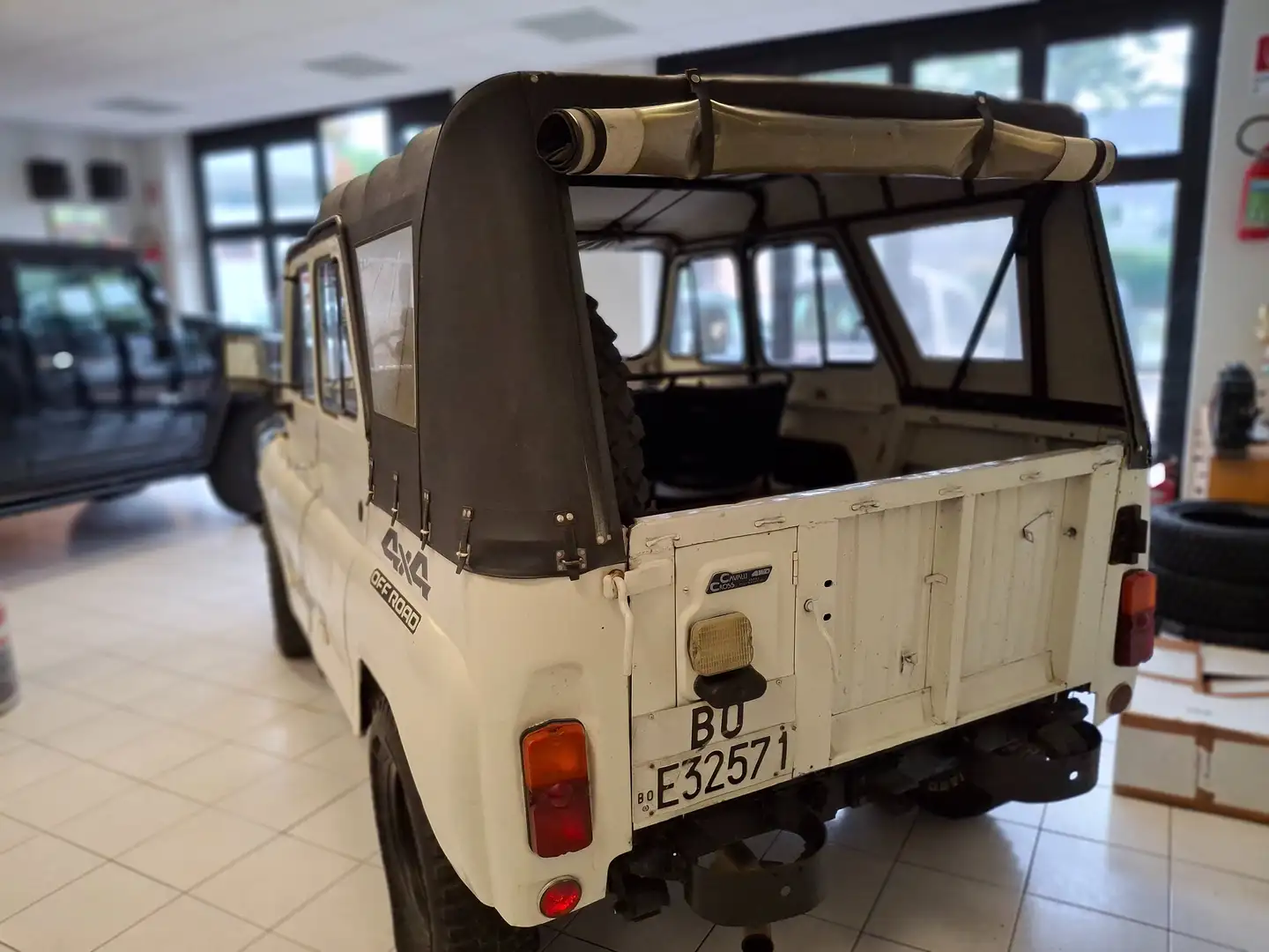 UAZ 469 Artica Weiß - 2