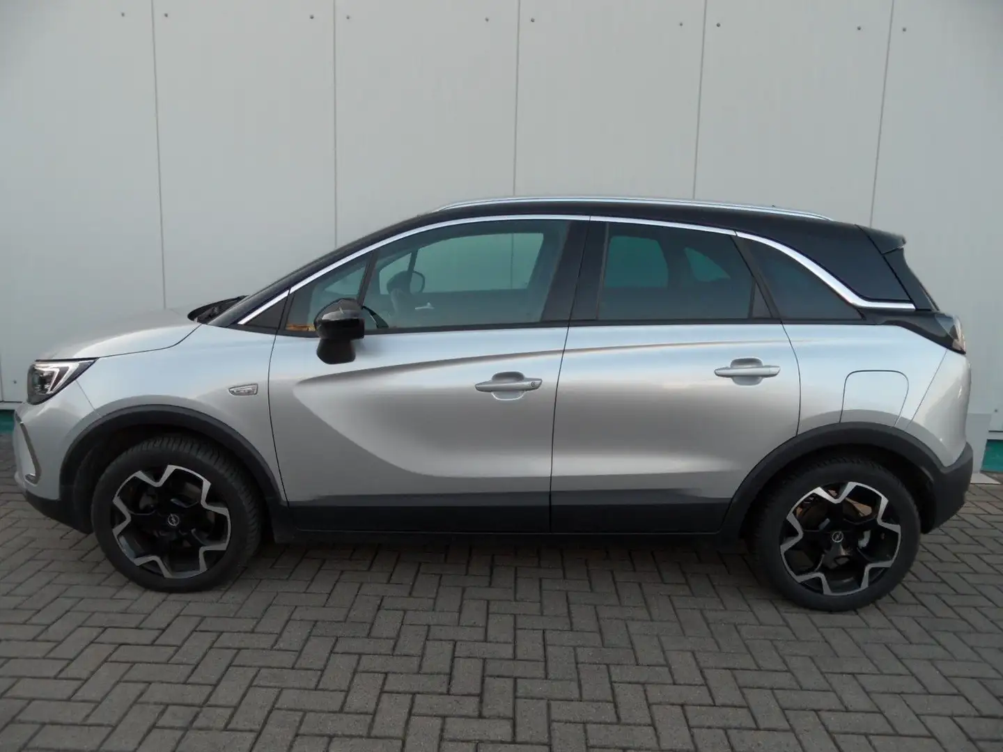 Opel Crossland X Crossland 1,2 Ultimate+Sitzhzg+AGR+Kamera+AHK+AT Silber - 1