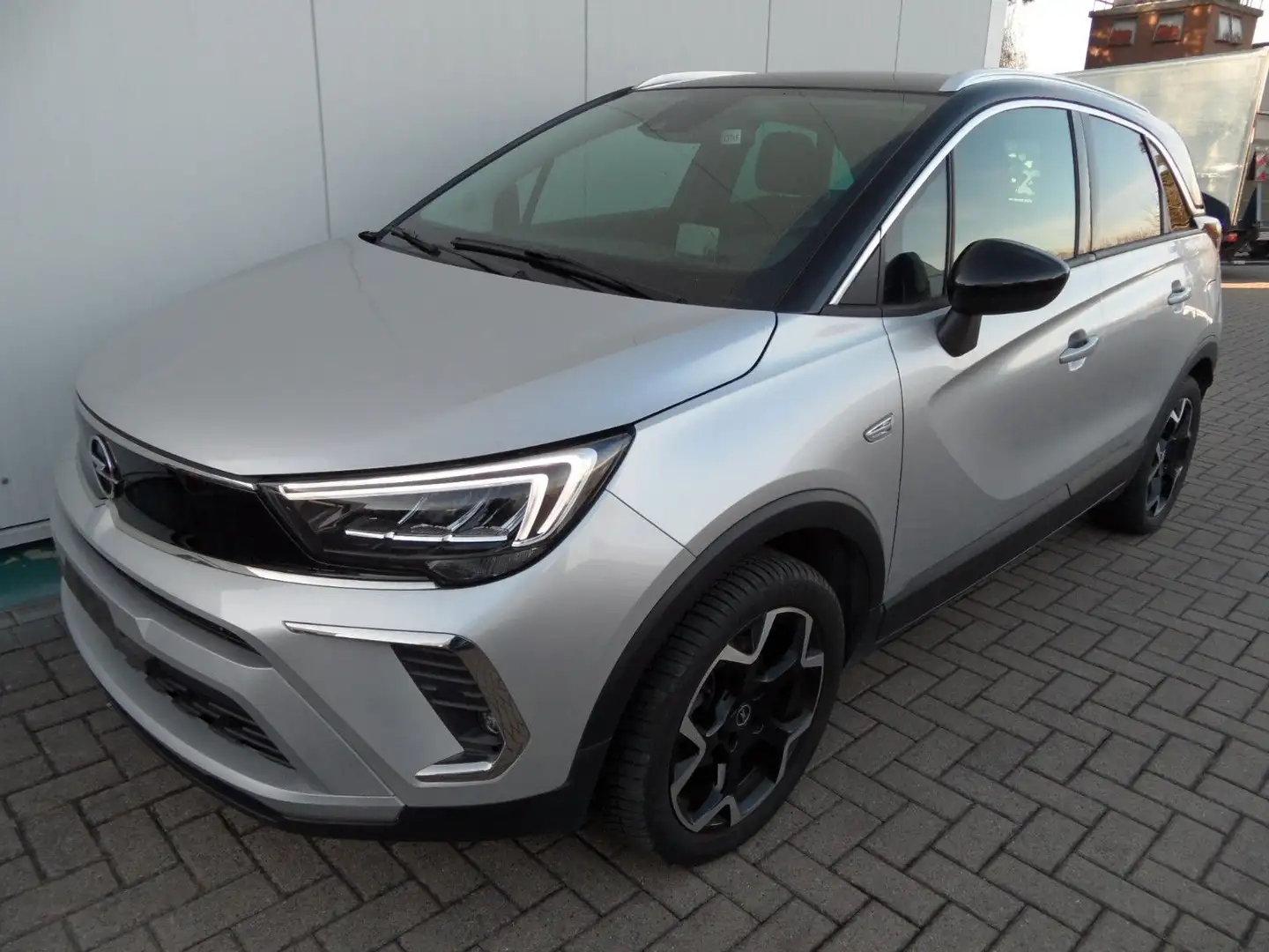 Opel Crossland X Crossland 1,2 Ultimate+Sitzhzg+AGR+Kamera+AHK+AT Silber - 2