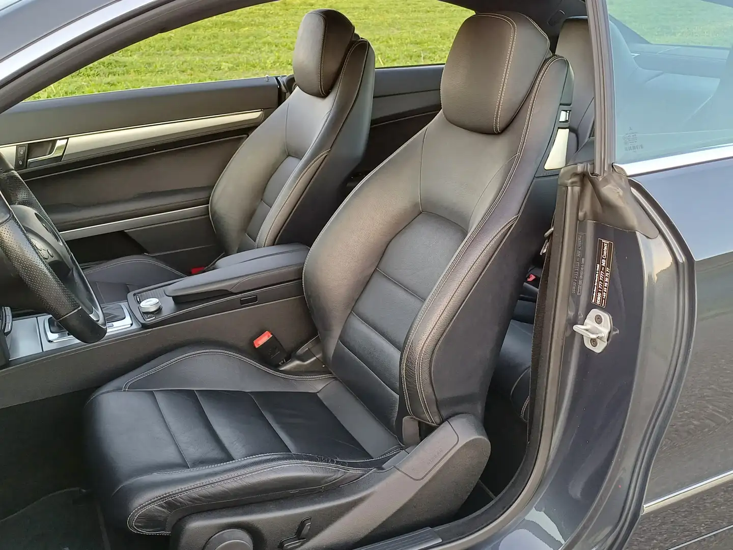 Mercedes-Benz E 250 Coupé CGI Elegance /Leder/Xenon/Navi/Cruise/17"/ Gris - 2
