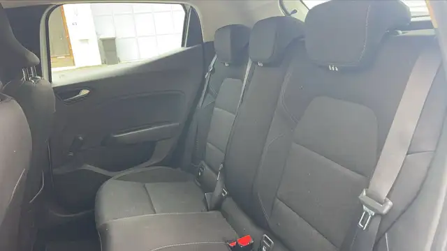 Renault Clio view 9