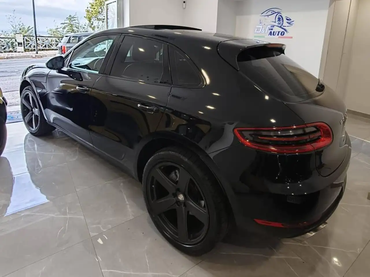 Porsche Macan NO SUPERBOLLO — photo 1 of 15