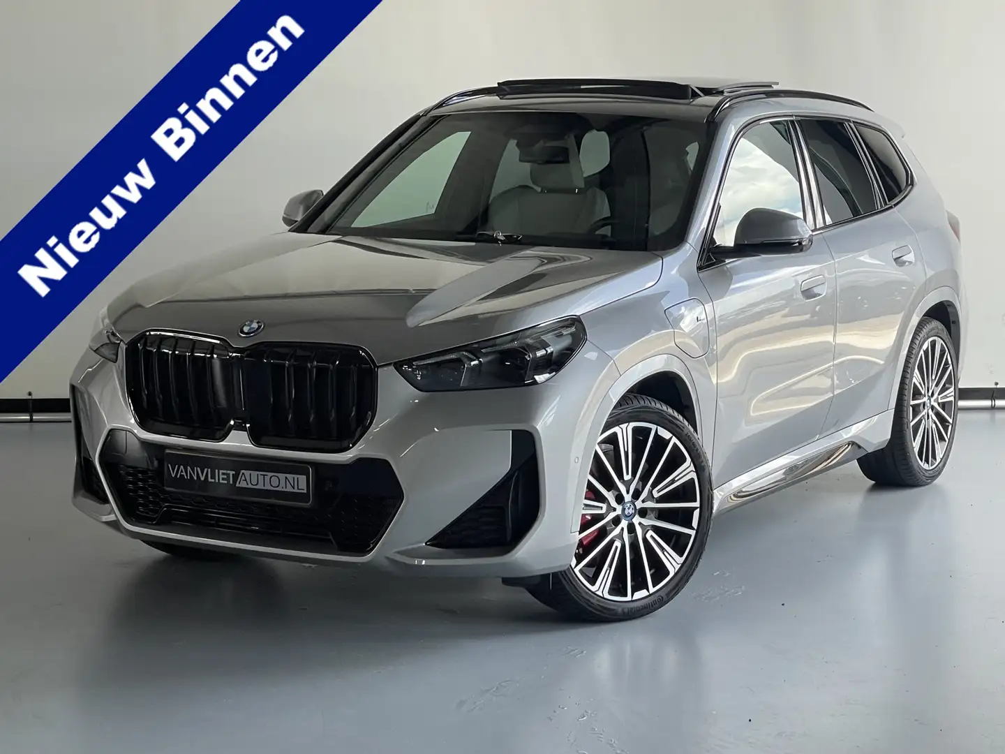 BMW X1 xDrive30e M Sport Innovation Pano Dak Head UP / Ha Grijs - 1