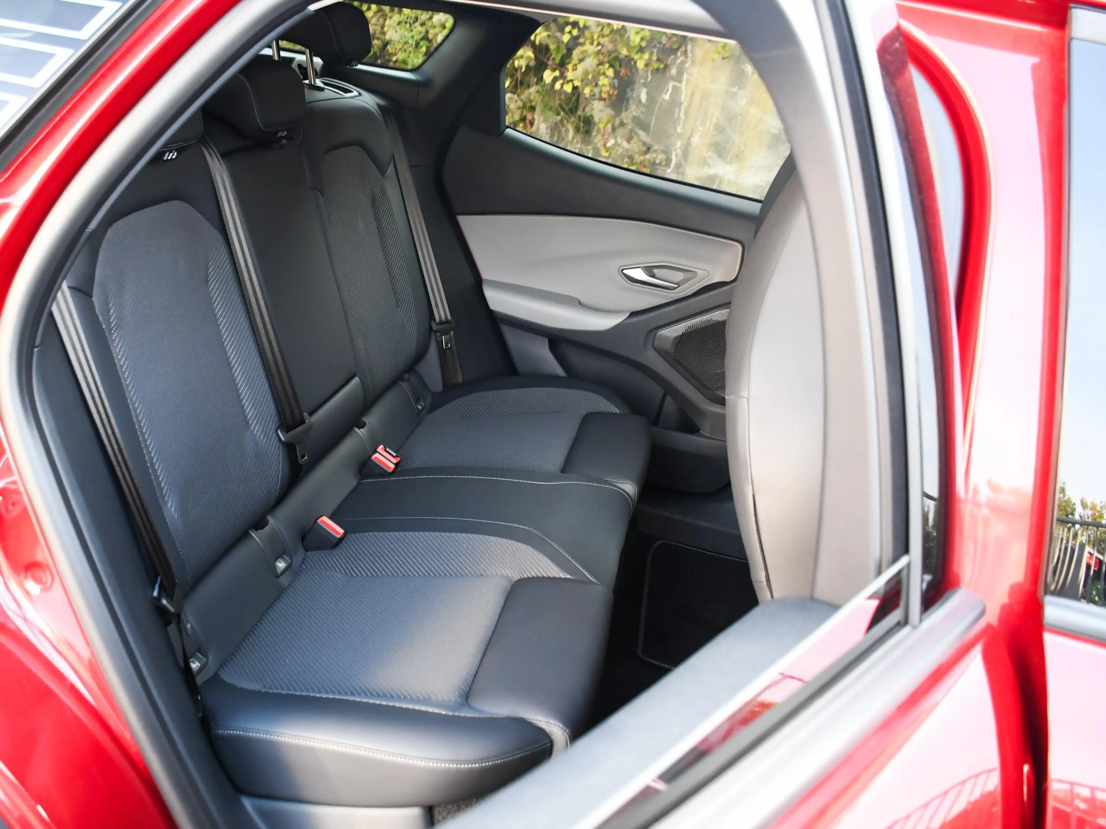 Ford Explorer Select Extended Range RWD 77 kWh 286pk Automaat WI — photo 13