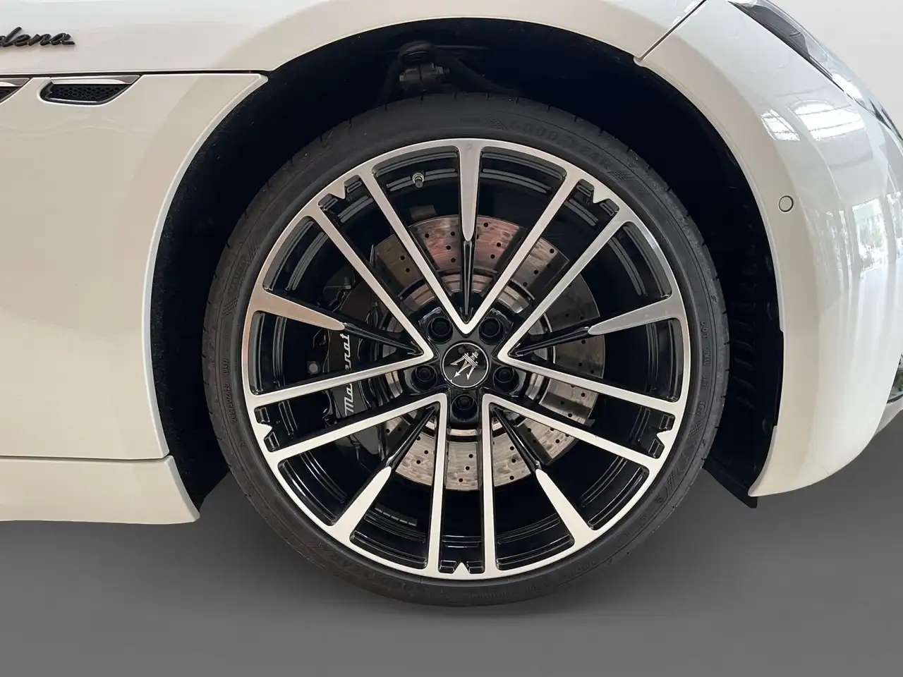 Maserati GranTurismo 2023 — фото 15